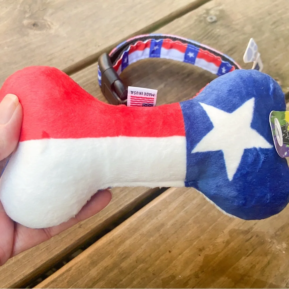 NWT Patriotic Texas Dog Collar and Bone Toy. USA dog toy and dog collar